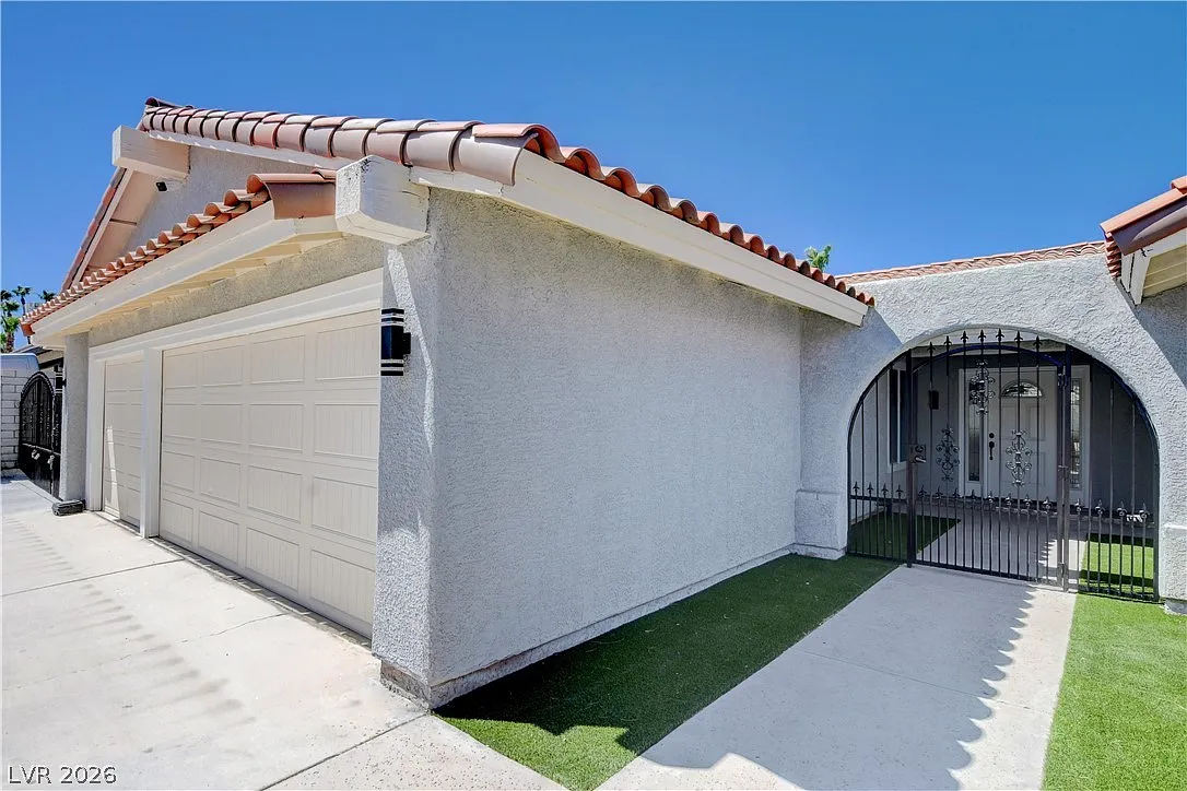 4 bed, 3.0 bath, 2618 sqft, $4,500 — Photo 4