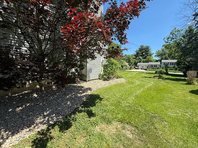 1606 Sunnyacres Rd — Photo 3