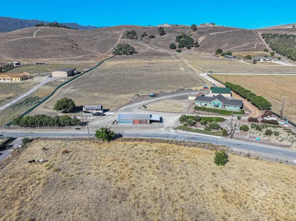 991 Riverside Rd, Hollister, CA 95023