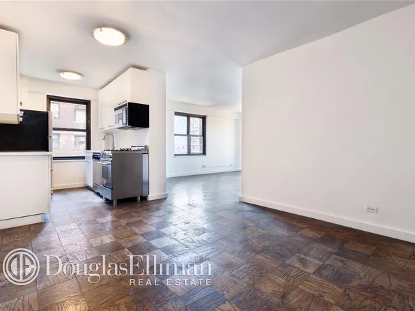 266 East Broadway image 1 of 4