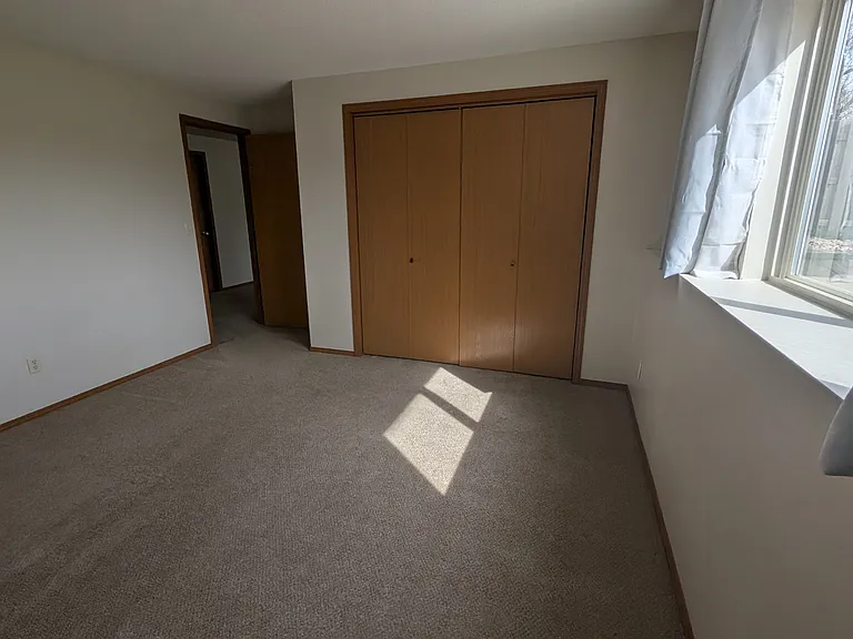 1448 N Glancey St — Photo 12