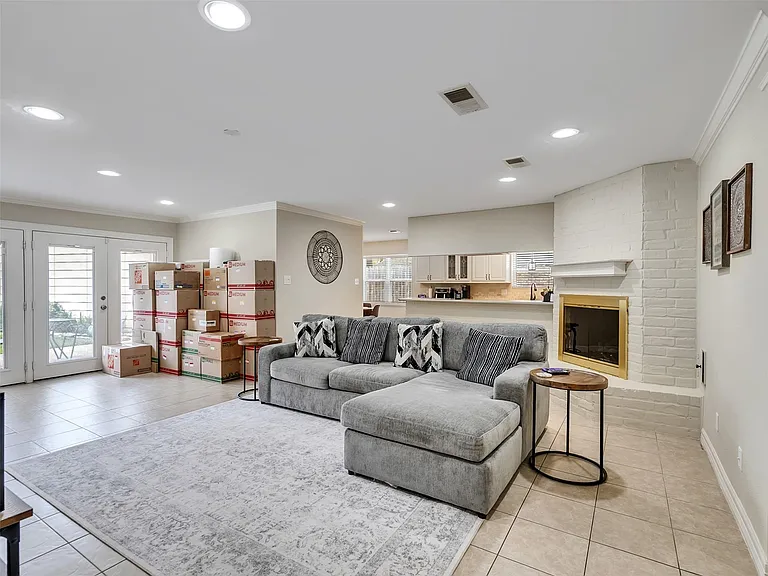 2811 Quincannon Ln — Photo 15