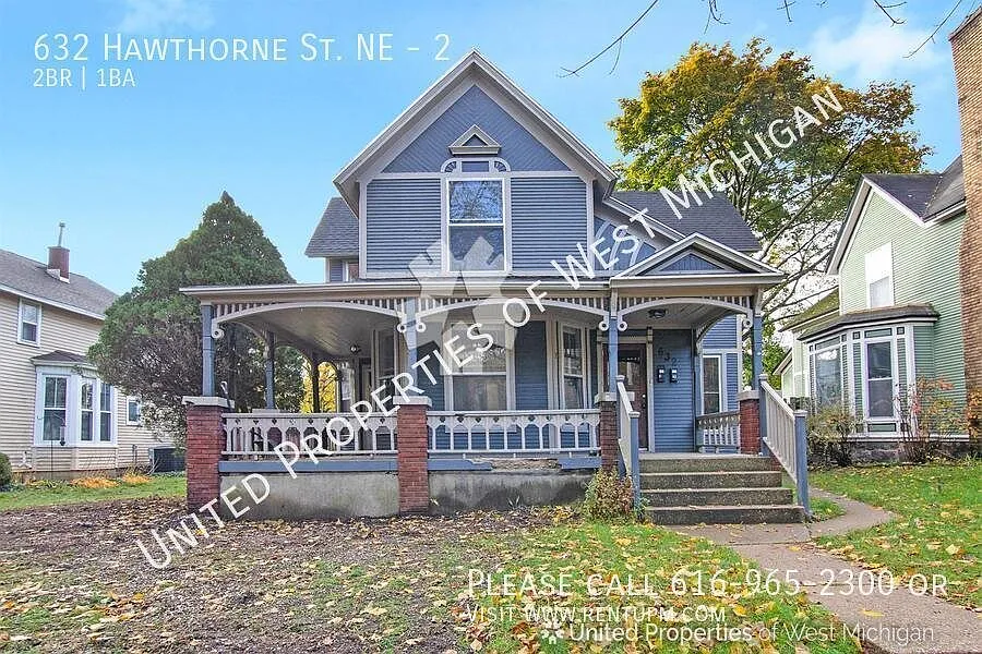 632 Hawthorne St NE #2