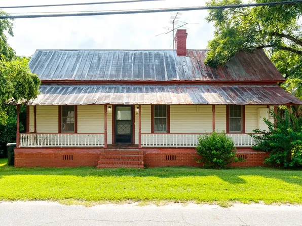 105 N Owens St, Hahira, GA 31632