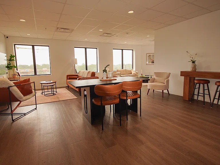 387 King St E #407 — Photo 11