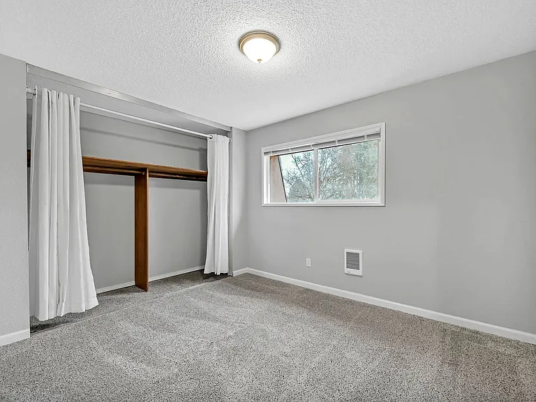 Birchwood — Photo 20