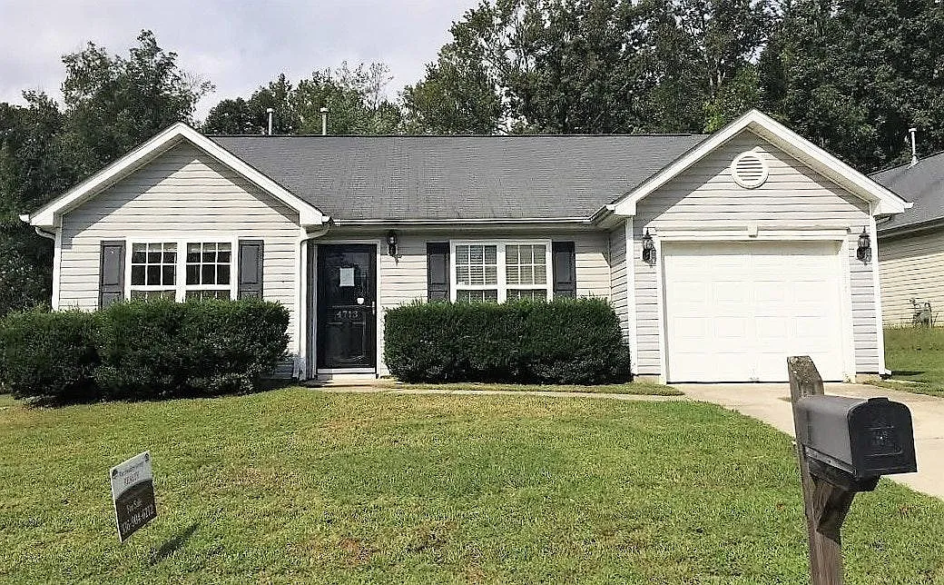 3 bed, 1192 sqft, $1,650 — Photo 1