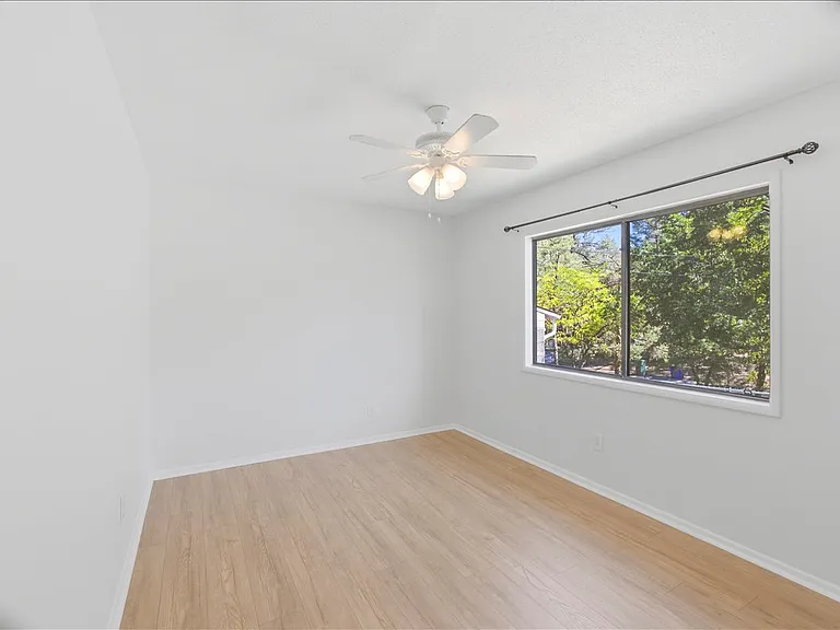 1020 Heap Ave — Photo 11