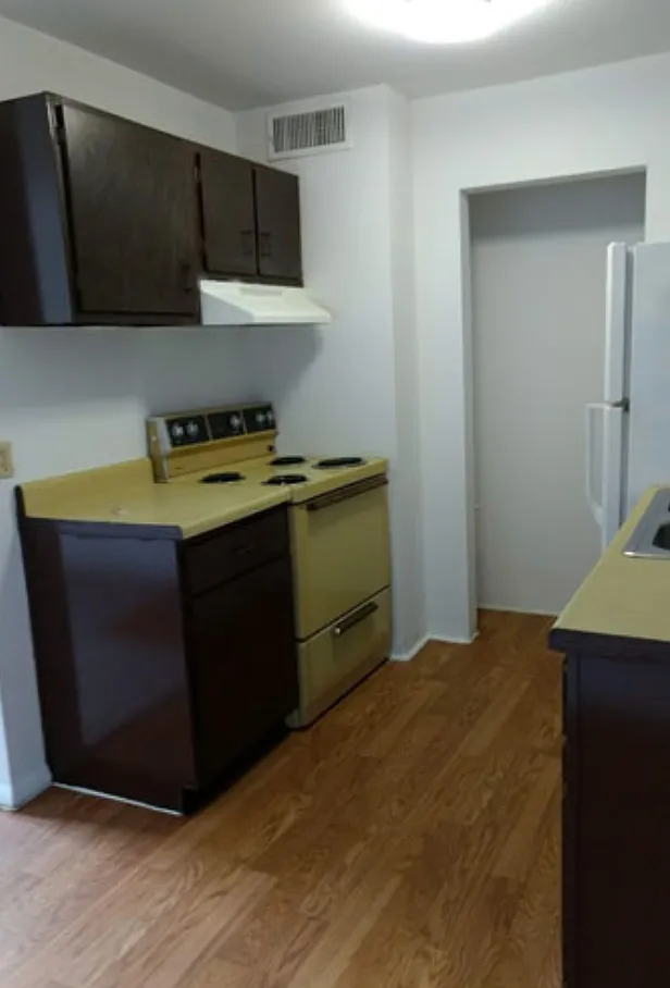 Lyn Garden Apartments — Photo 4