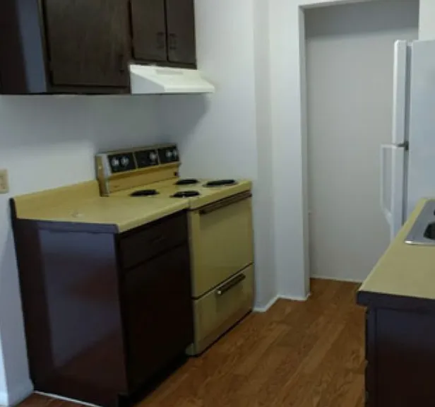 Lyn Garden Apartments — Photo 4