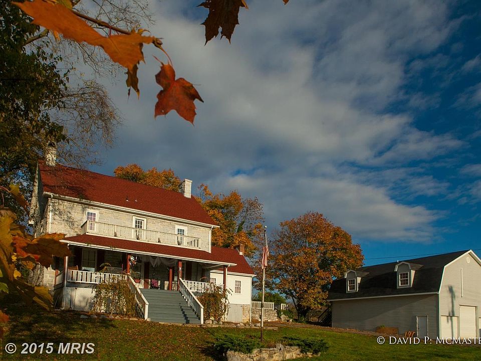 Lovely 18th C. rehabbed home w/ big garage/shop