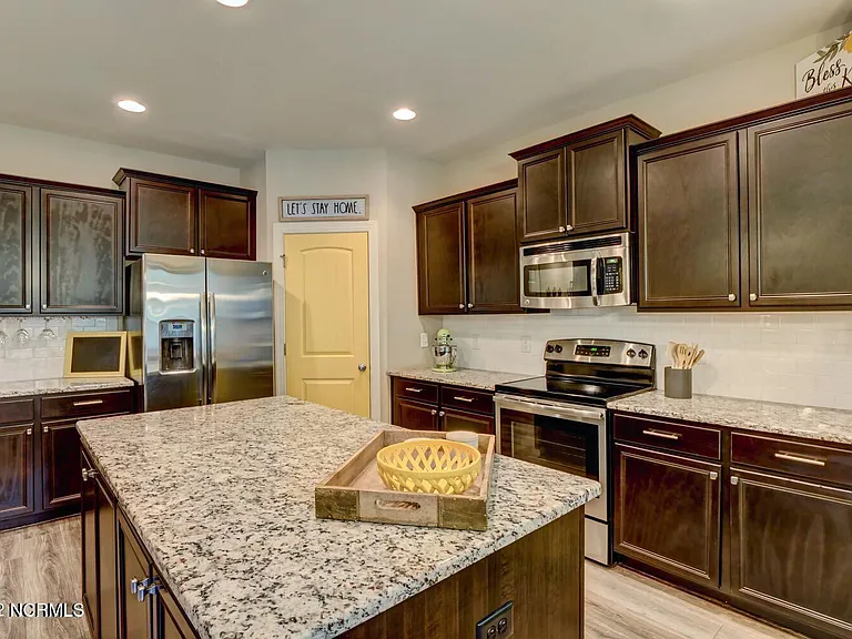 363 Belvedere Dr — Photo 17