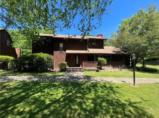 20 Fairway Ln, Peachtree City, GA 30269