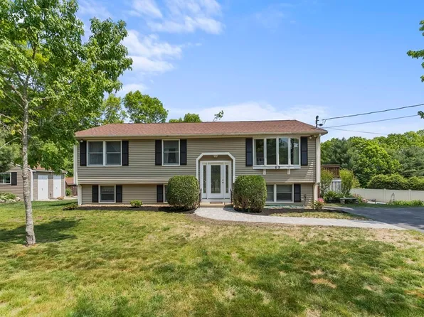 68 Hummingbird Ln, Taunton, MA 02780