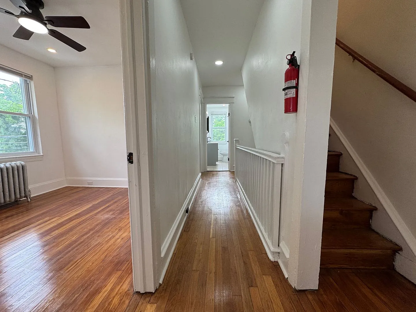 Charming 2-Bedroom Apartment in Lansdowne! Available NOW! — Photo 4
