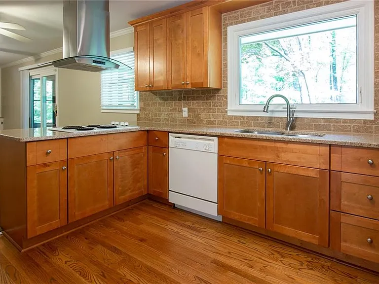 2852 Talisman Ct NE — Photo 6