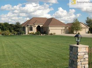 9715 Waverly Rd, De Soto, KS 66018