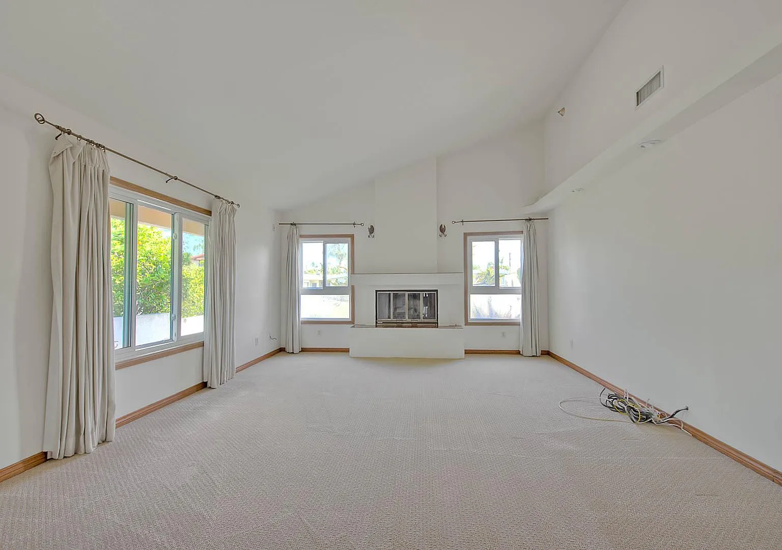3 bed, 2.5 bath, 2400 sqft, $9,000 — Photo 3