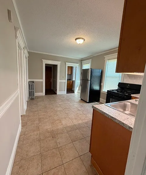 370 Maple Ave #3 — Photo 3