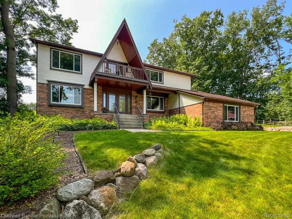 2374 Chesapeake Ct, Troy, MI 48098