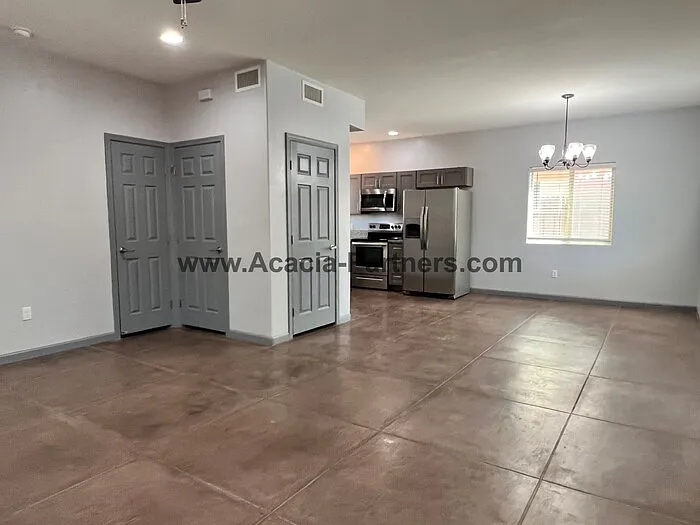 1421 N Belvedere Ave — Photo 5
