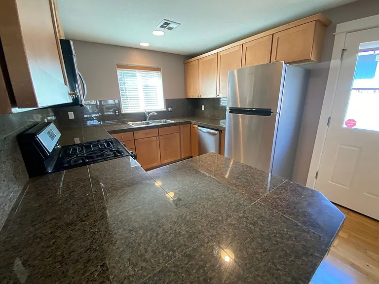 2413 Mountain Ter — Photo 3