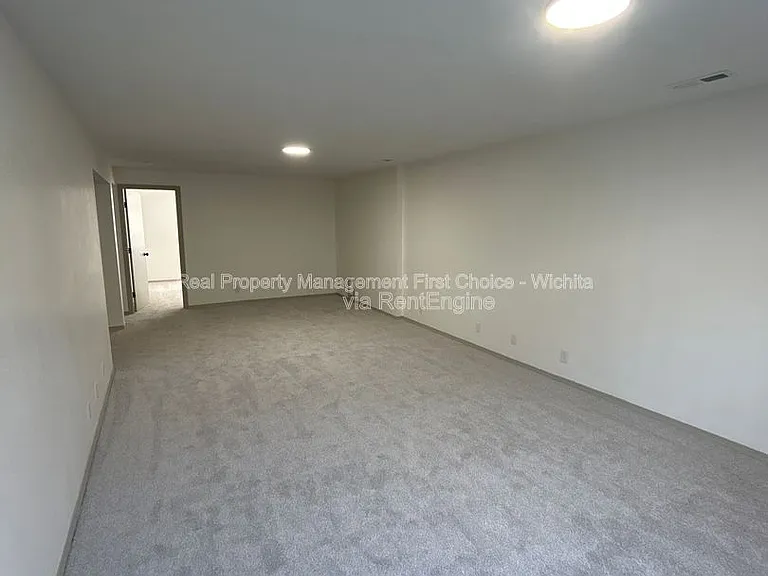 1823 S Shiloh St — Photo 36