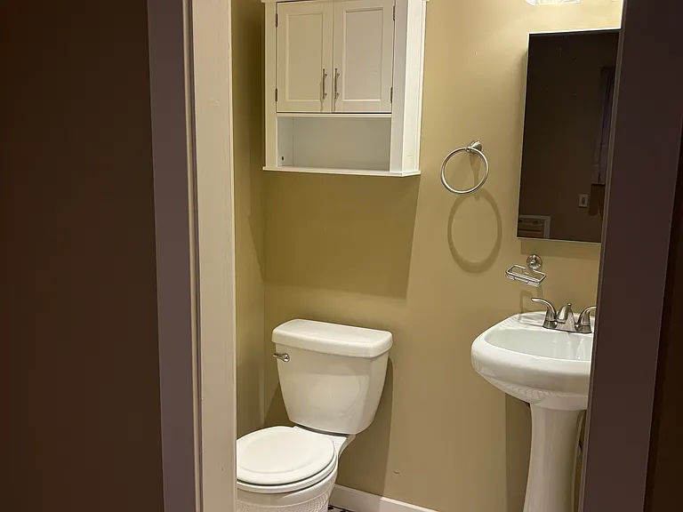Primary bedroom 1/2 bath