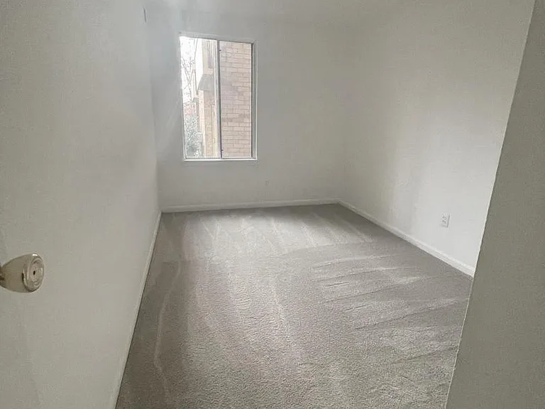 2323 Freetown Ct #2B — Photo 15