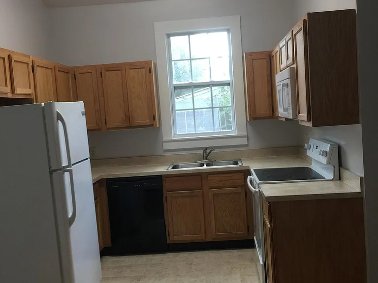 2513 Annunciation St — Photo 3