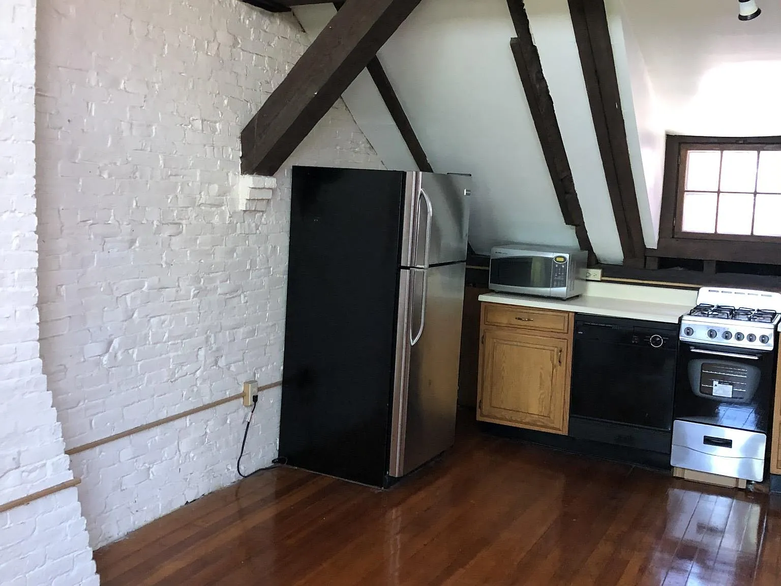 2 bed, 800 sqft, $3,800 — Photo 2