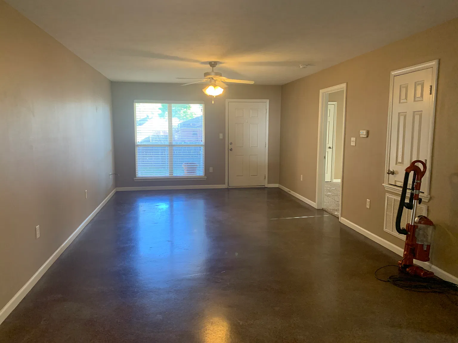 2 bed, 1100 sqft, $1,200 — Photo 2