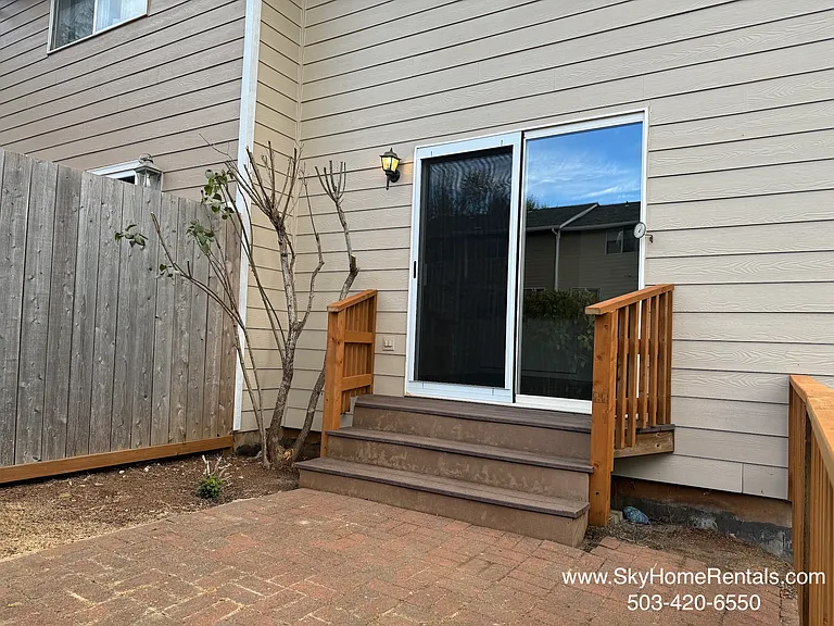 2180 Maplewood Dr S — Photo 19