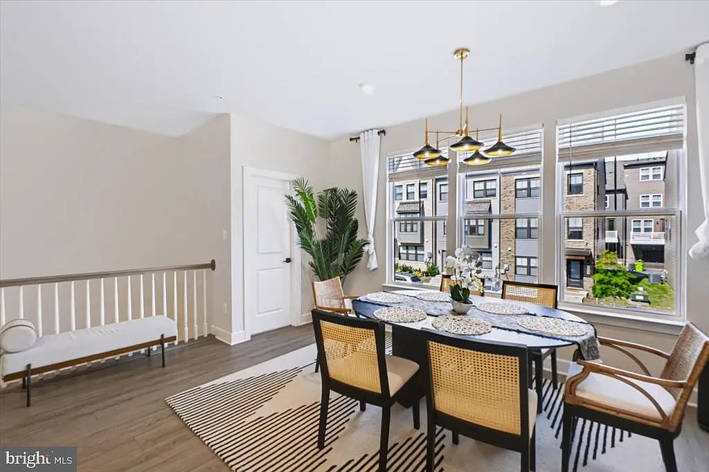 4 bed, 4.5 bath, 2200 sqft, $3,895 — Photo 3