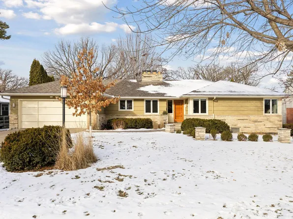 4404 Philbrook Ln, Edina, MN 55424