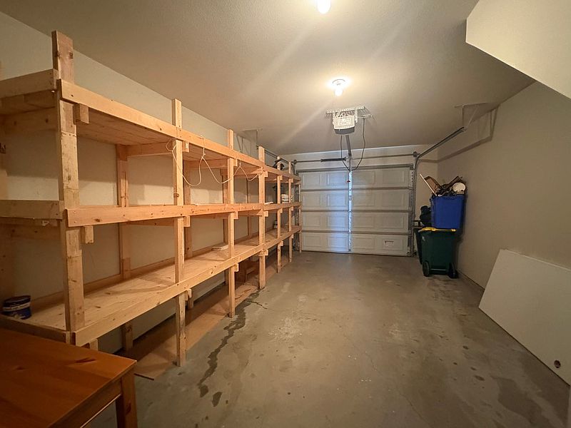 Surrey Townhouse for rent - 3 Bedrooms — photo 2