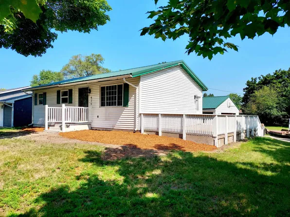 425 Schoolcrest Ave, Clare, MI 48617