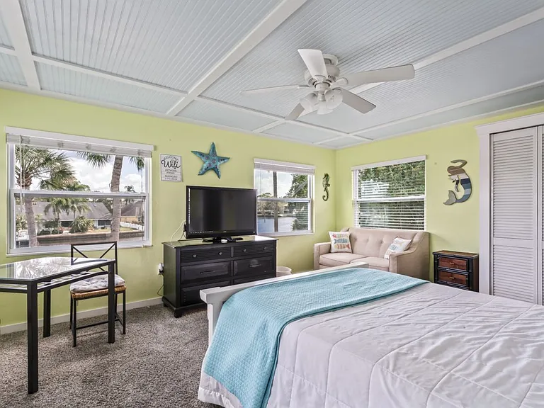 7518 Astor Dr — Photo 7
