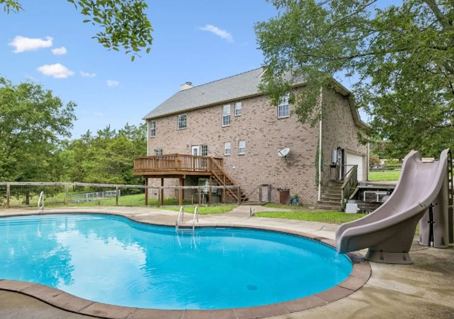 For Lease- Single Family Home On 5 Acres With A Pool! — Photo 2