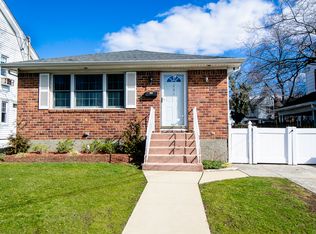 261 E Argyle St, Valley Stream, NY 11580