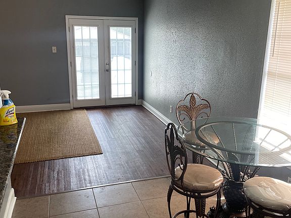 3rd image of 5813 S Oak Dr