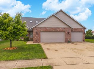 3105 Sable Oaks Rd, Bloomington, IL 61704