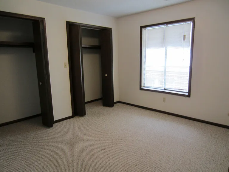 (617-629 East Grand)The Next Best Thing To Campus Housing!! — Photo 14