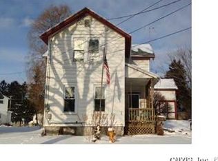 14 Barnes St, Phoenix, NY 13135
