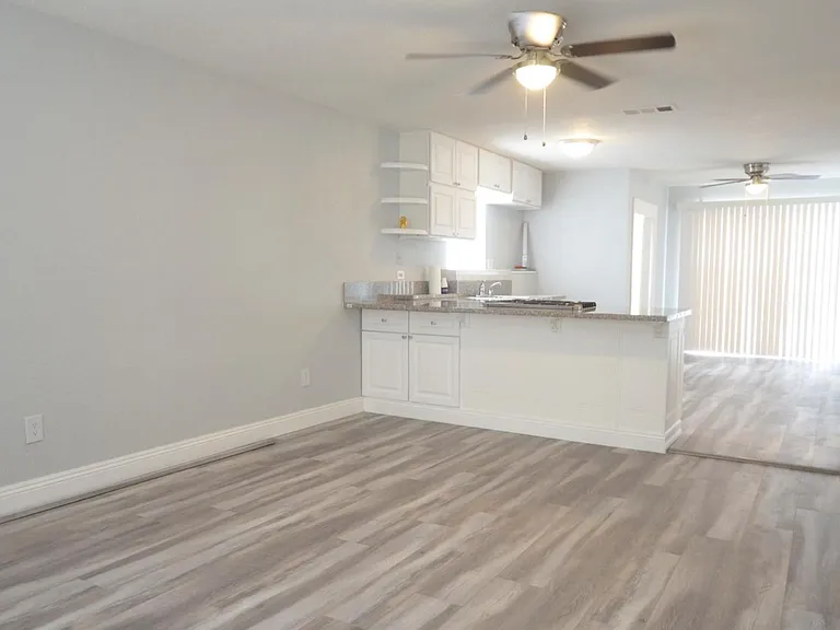 5766 Belleview Ave — Photo 2