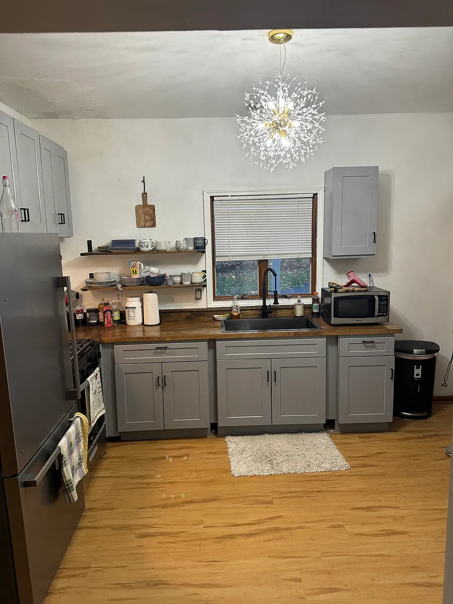 Building Photo - 330 Beecher St #1