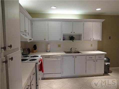2nd image of 1821 NW 18th St #201
