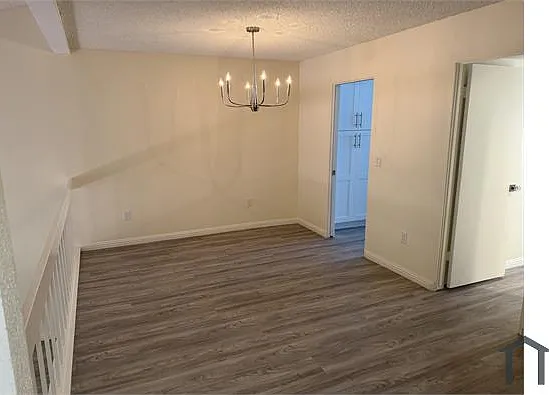 22239 1/4 Erwin St — Photo 7