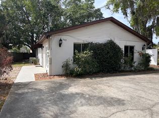 542 E Caroline St, Tavares, FL 32778