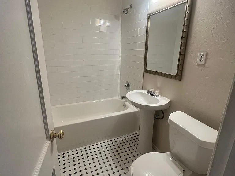 3020 Elmwood Ave — Photo 11